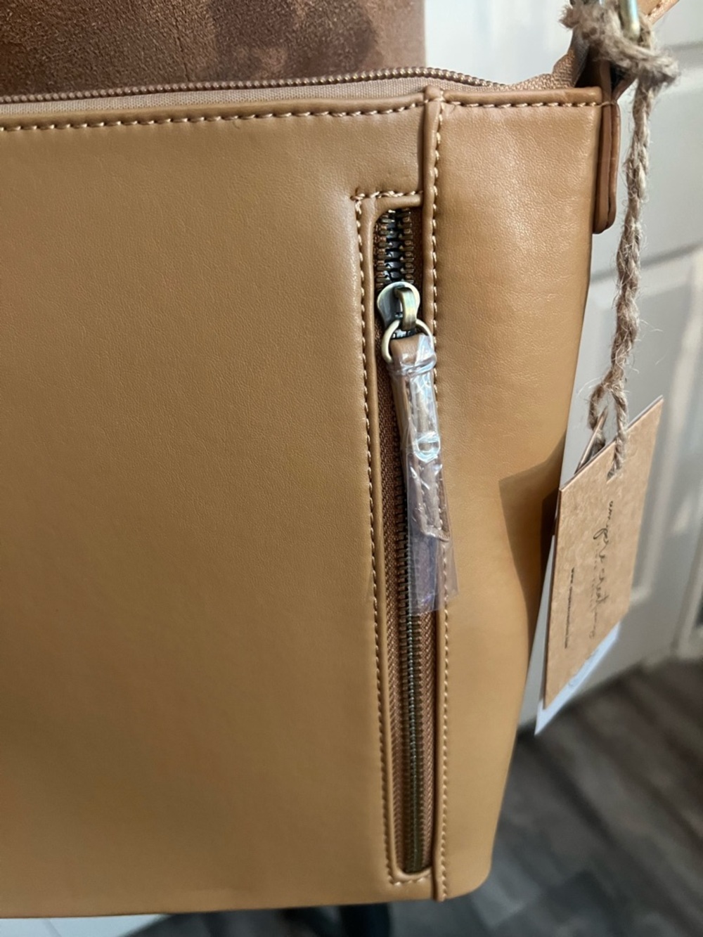 Ampere Creations NWT Tan Vegan Leather Shoulder crossbody Minimal Chic - Picture 14 of 14